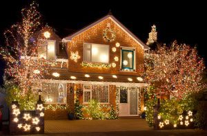Reasons to Use Christmas Light Hanging Services