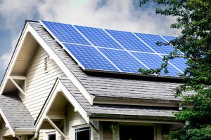 Solar Panel Cleaning: Keep Your Panels Functioning Efficiently